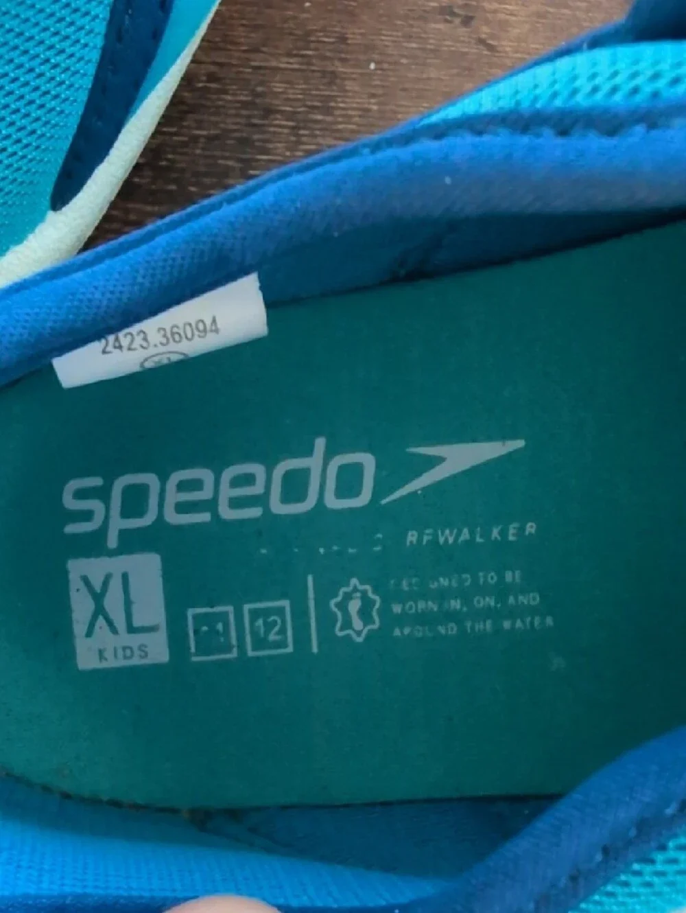 SPEEDO Kids Water Shoes in Bright Teal and Dark Blue Trim Size XL